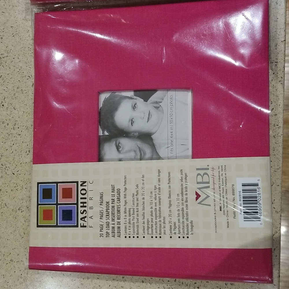 Pr of scrapbook albums 8x8 w/20 pages NWTS Fuchsia